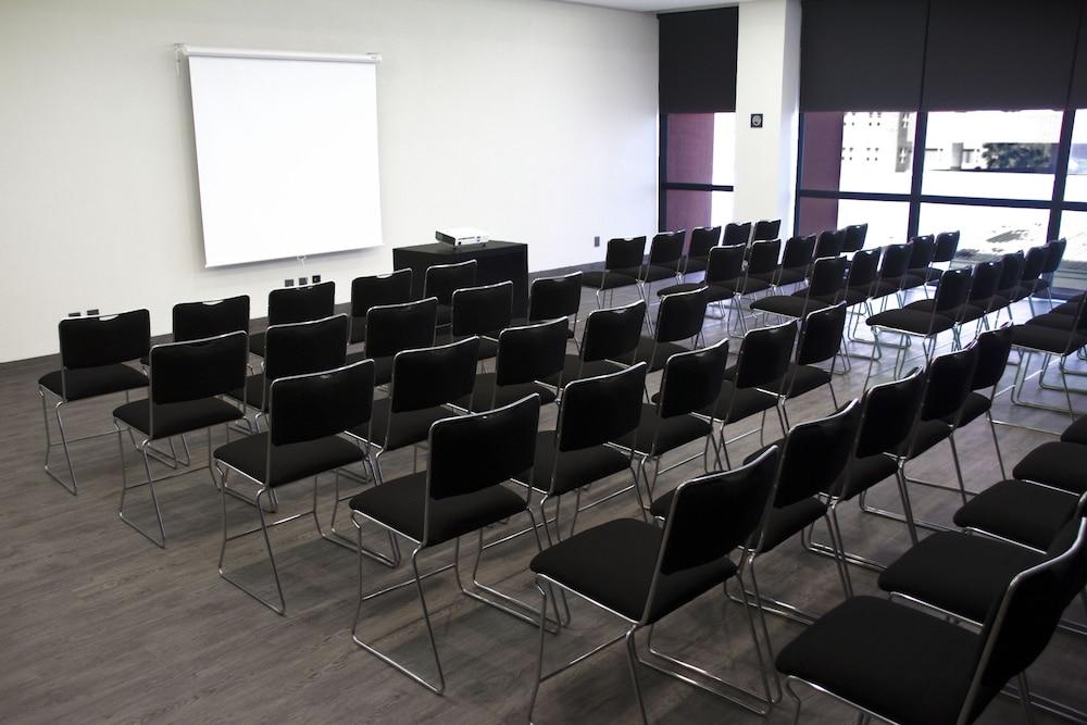 City Express Plus By Marriott Monterrey Galerias Esterno foto
