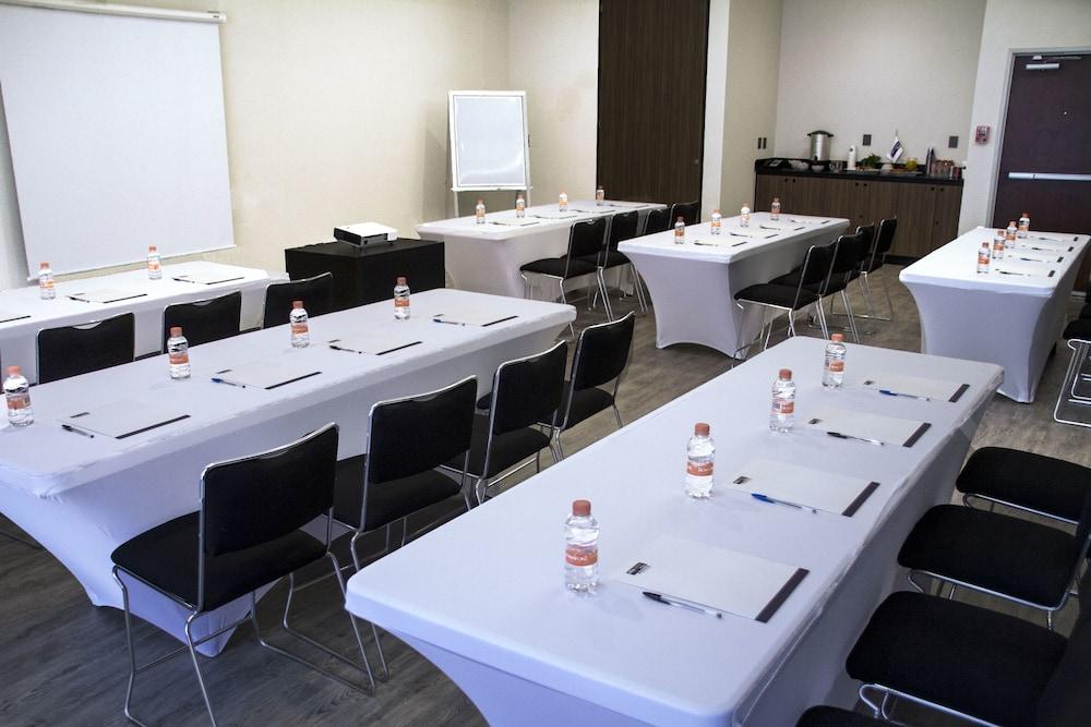 City Express Plus By Marriott Monterrey Galerias Esterno foto