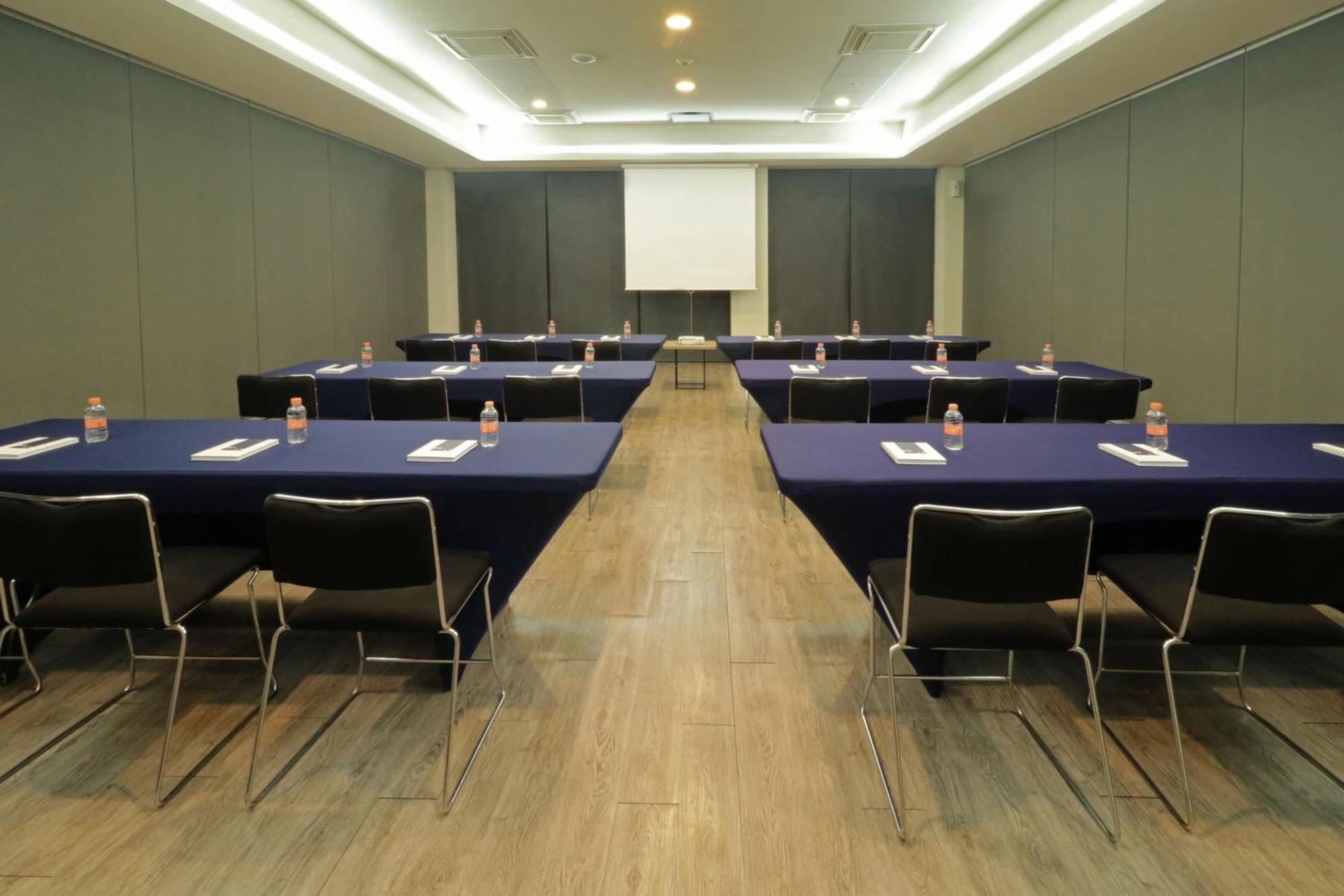 City Express Plus By Marriott Monterrey Galerias Esterno foto